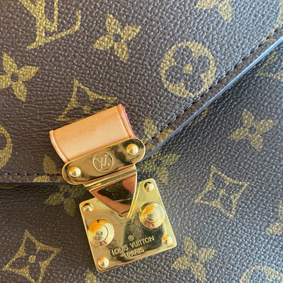 ⭐️Make An Offer!⭐️ Louis Vuitton Pochette Métis in Monogram - Picture 6 of 10